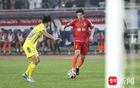 国青队1比1战平上海海港，苏超新星苗润东破门得分引发关注