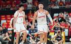 今夏CBA联盟迎来重大人事变动，13位核心球员顶薪合同到期引发广泛关注，其中六位主力球员已基本确定续约，而两位顶级后卫则成为多支球队争夺的焦点，市场热度持续攀升